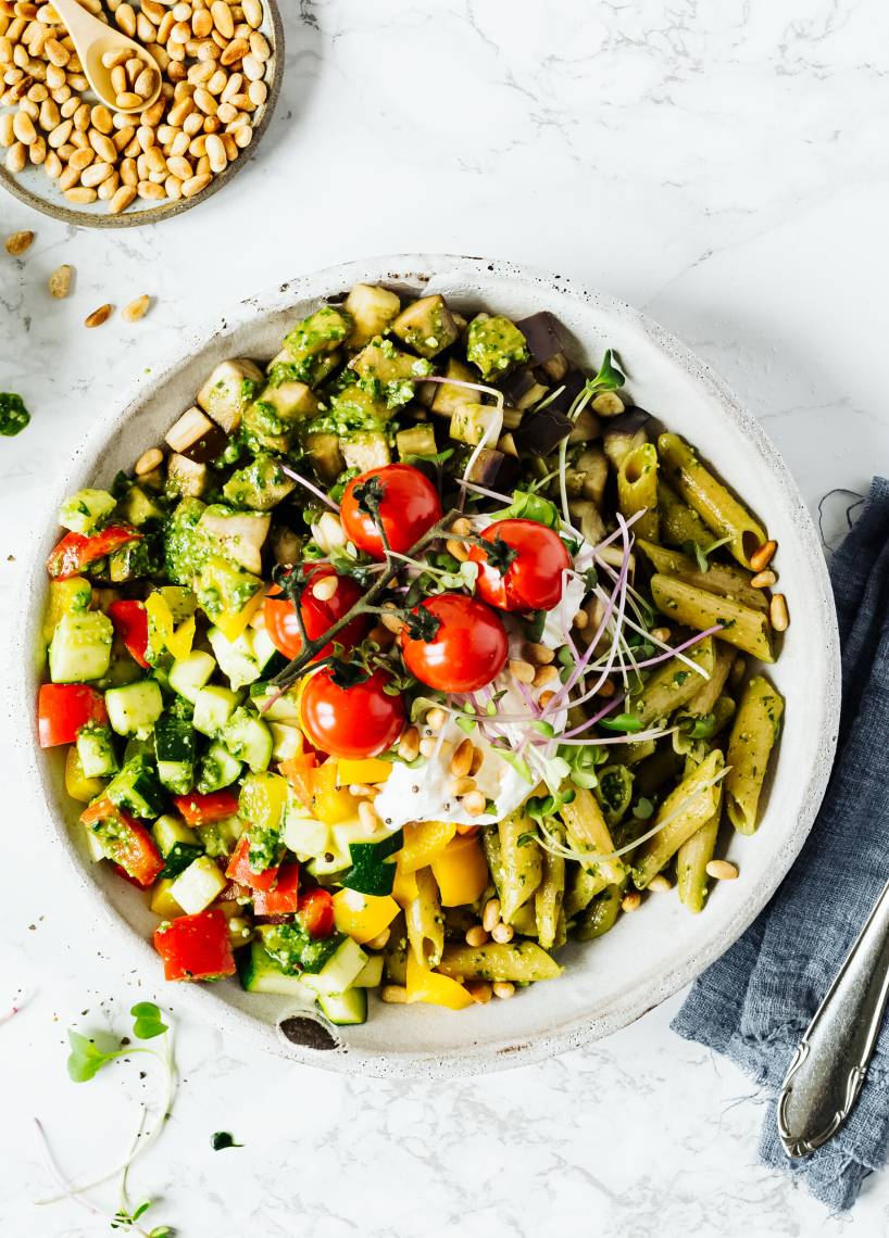 Miska makaronu z sosem pesto i burratą