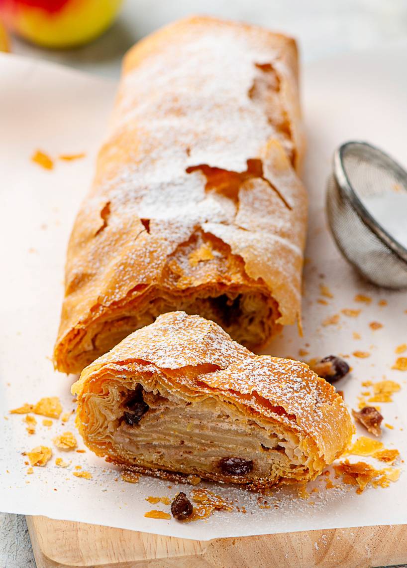 Strudel jabłkowy z rodzynkami