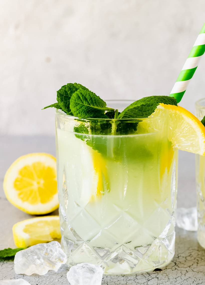 Świeża lemoniada cytrynowa