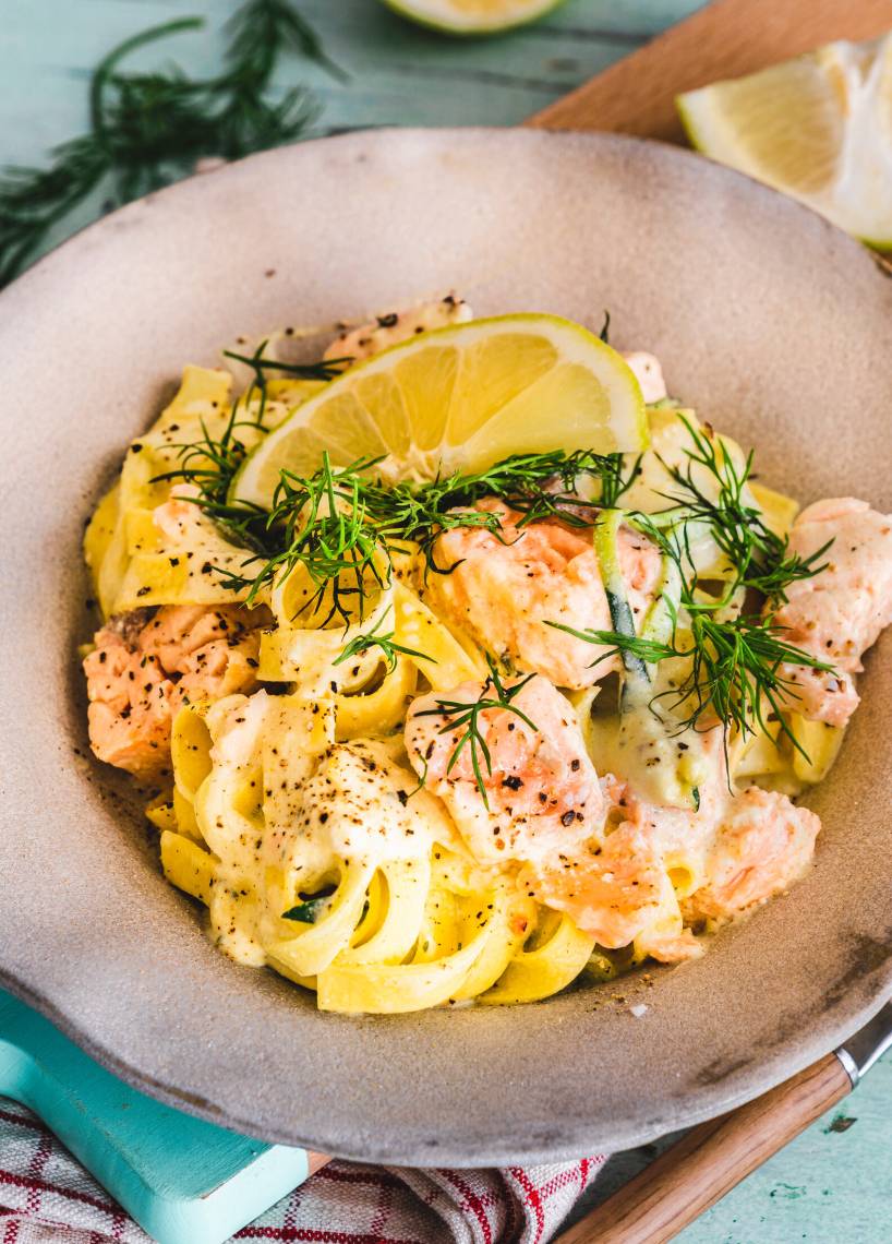 Tagliatelle z ricottą i sosem łososiowym