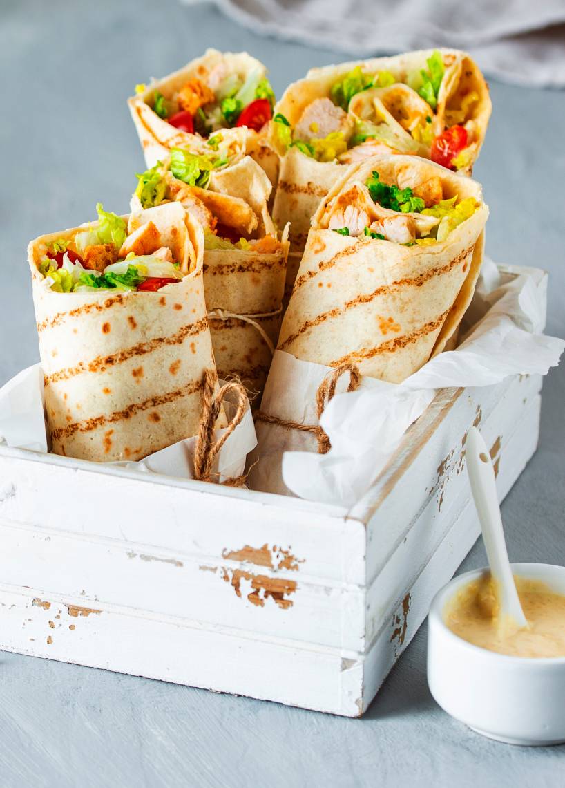 Tortilla z sałatką “Cezar“