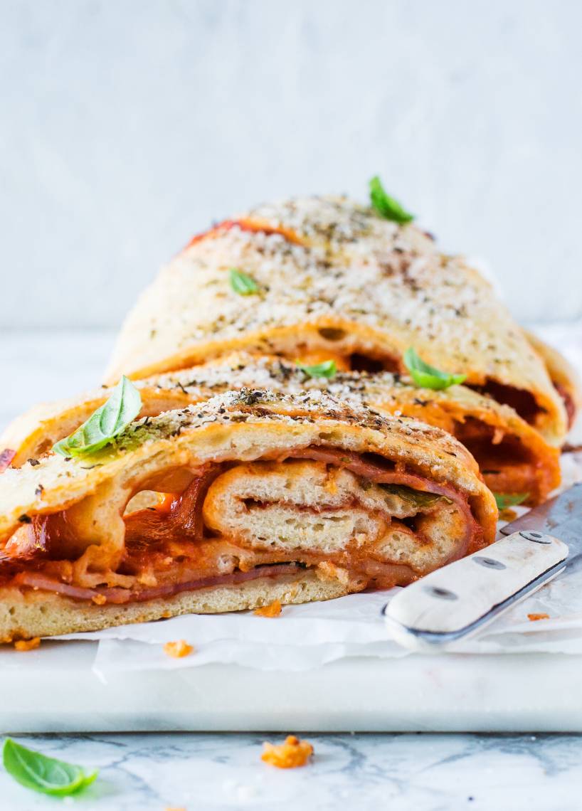 Zwinięty chleb pizzowy