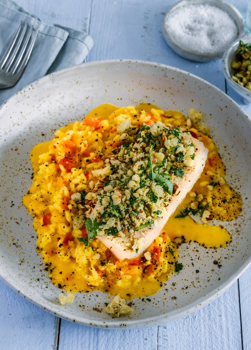 Paprykowe risotto z dorszem i polewą orzechową