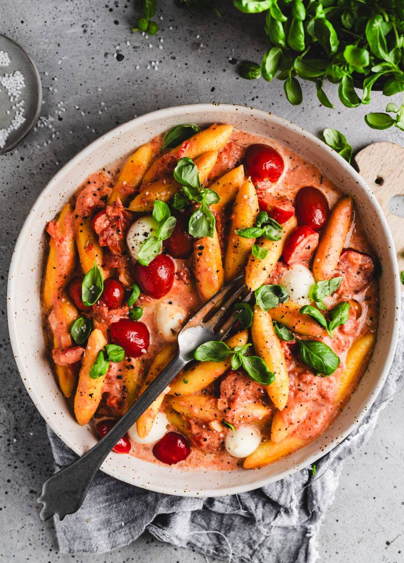 Kopytka (Schupfnudeln) z pomidorami i mozzarellą