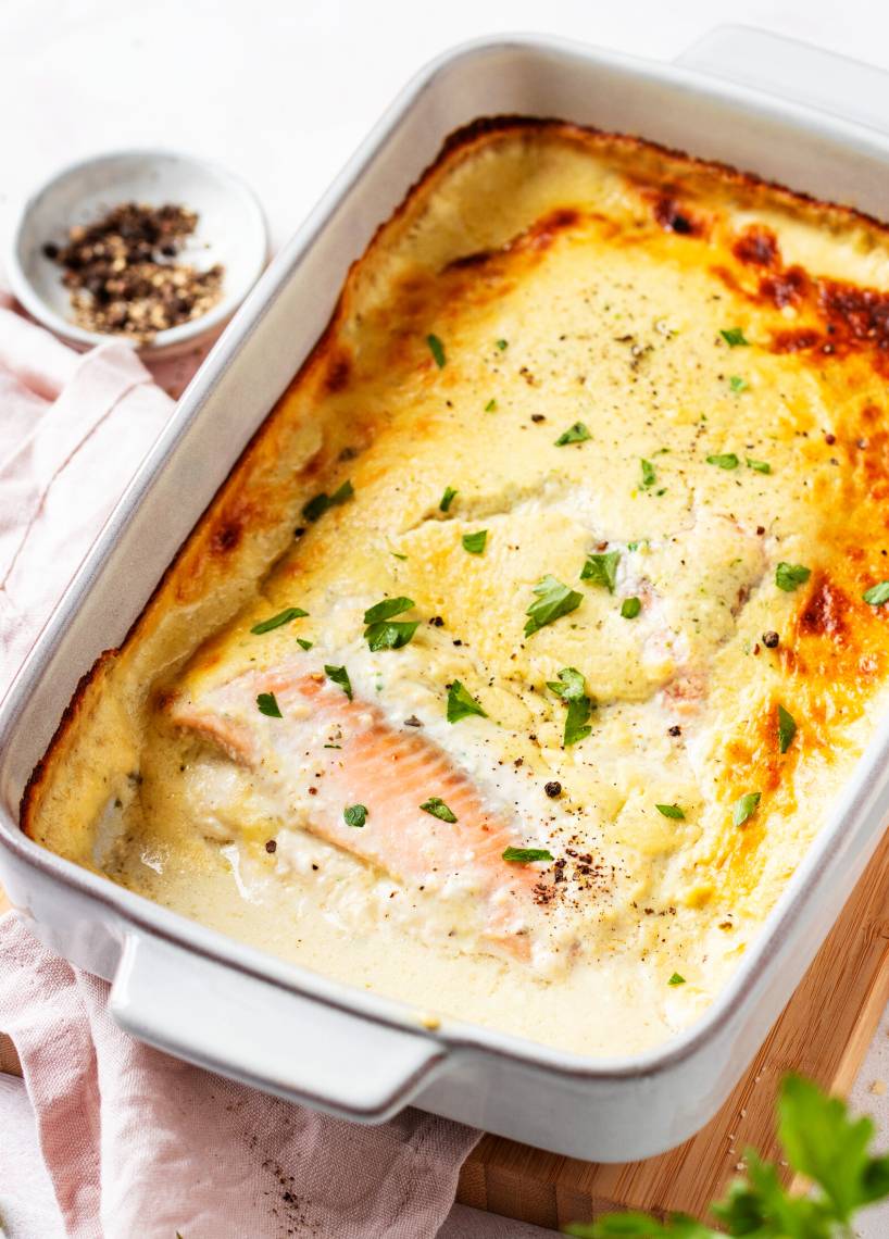 Łosoś z piekarnika w sosie parmezanowym