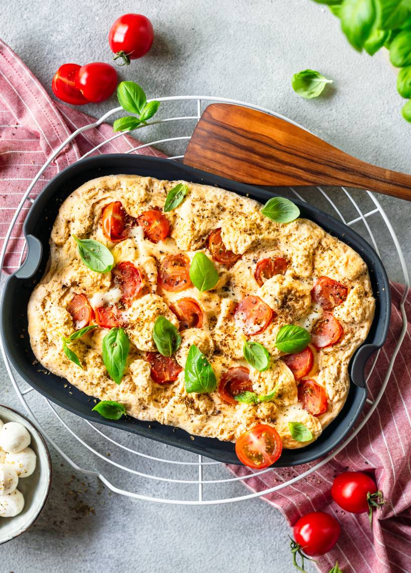 Omlet z pomidorami i mozzarellą