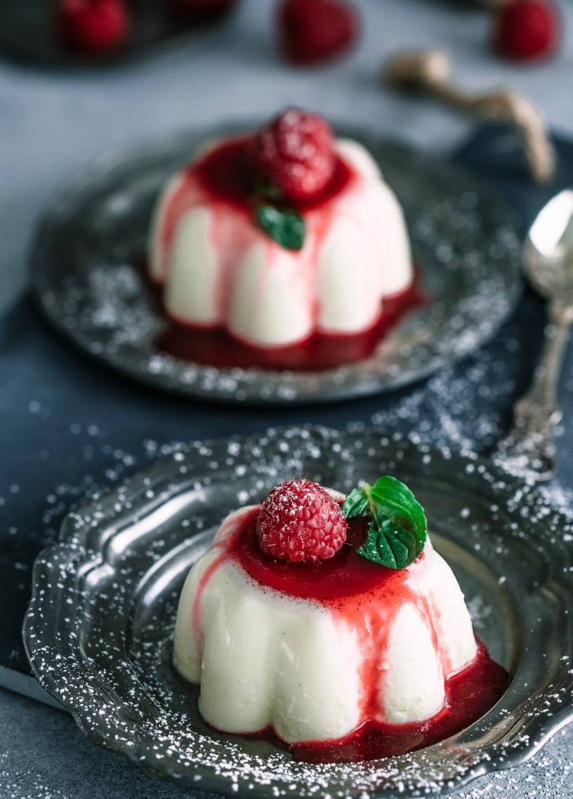 Panna cotta z sosem malinowym