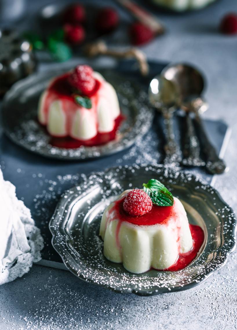 Panna cotta z sosem malinowym