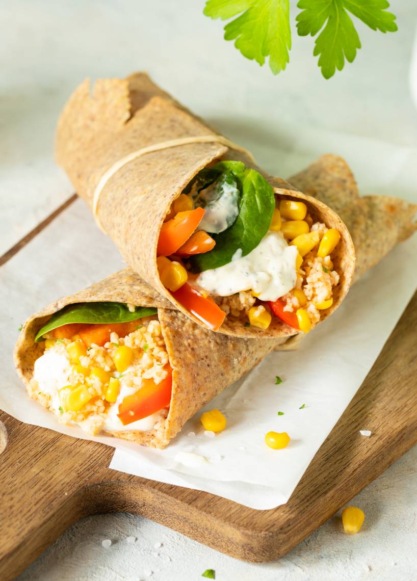 Wrap z sałatką i bulgur