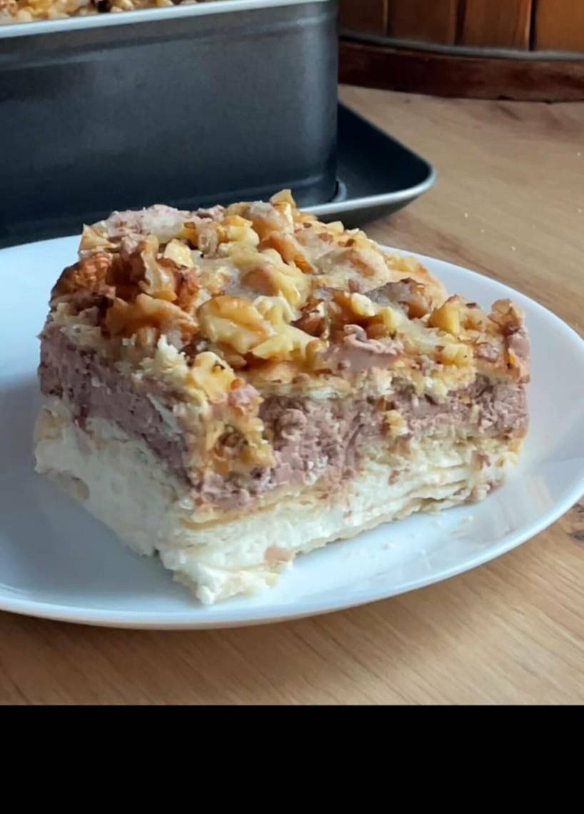 Ciasto z kremem i herbatnikami z karmelem