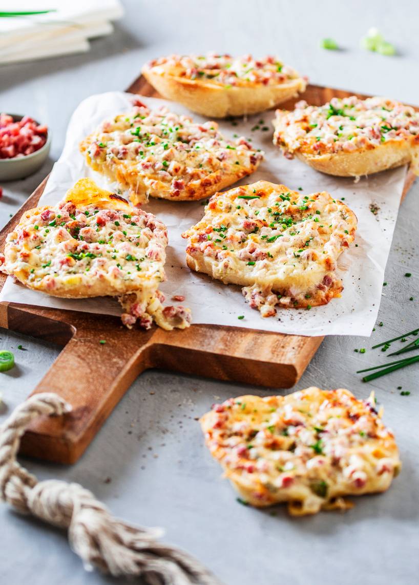 Bułeczki tarte flambée z boczkiem