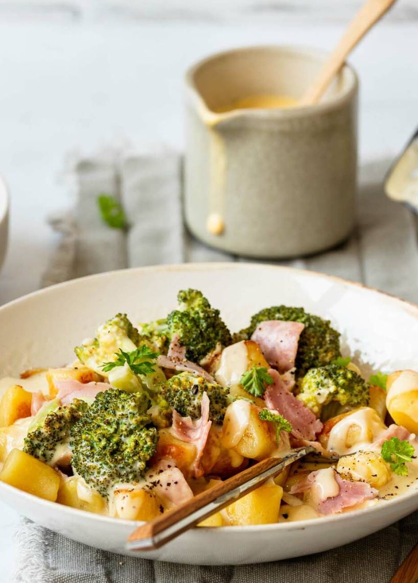 Gnocchi z szynką i sosem holenderskim