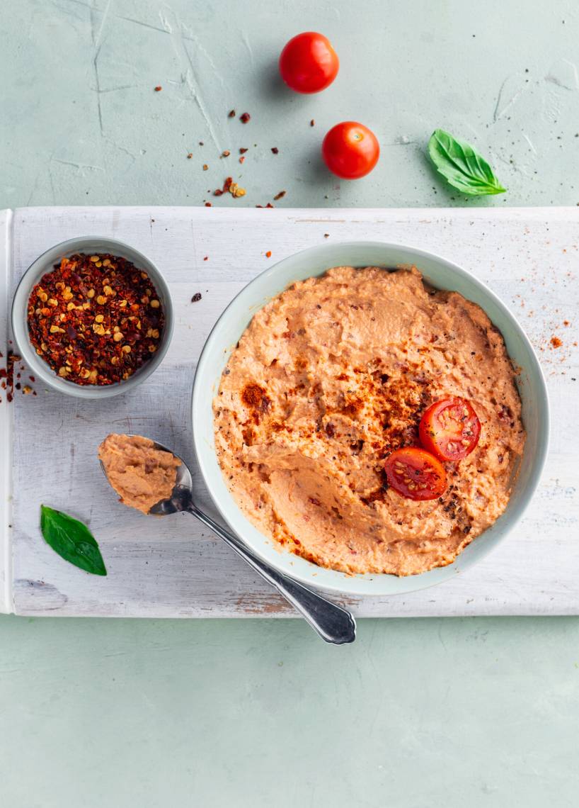 Pikantny dip z pomidorów i mozzarelli