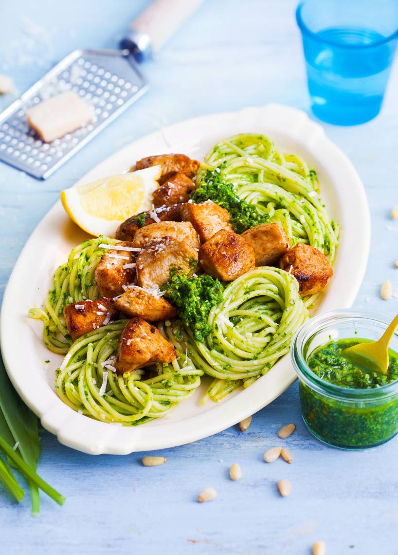 Spaghettini z kurczakiem i pesto z czosnku niedźwiedziego