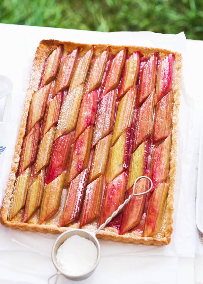 Tarta rabarbarowa z marcepanem