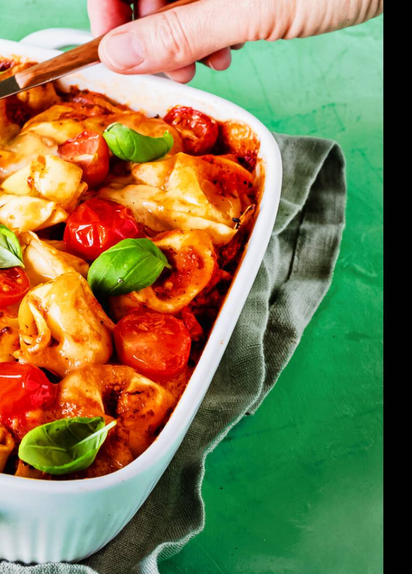 Tortellini z piekarnika z sosem pomidorowym i mozzarellą