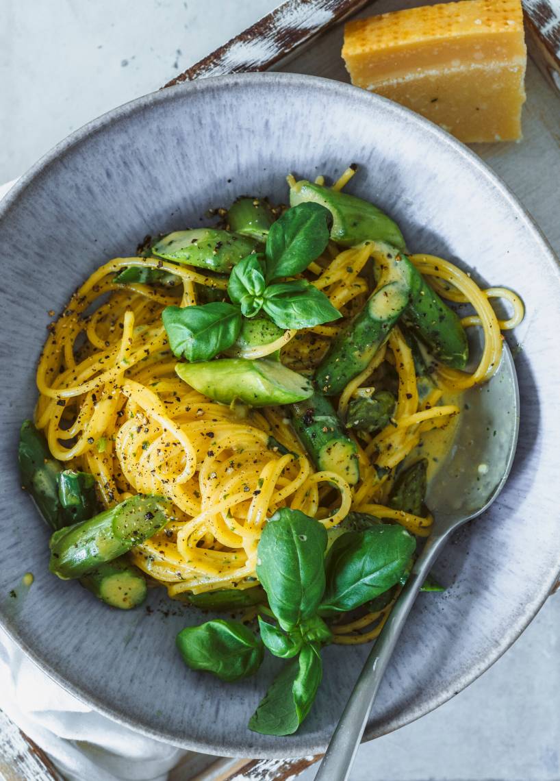 Spaghetti ze szparagami carbonara