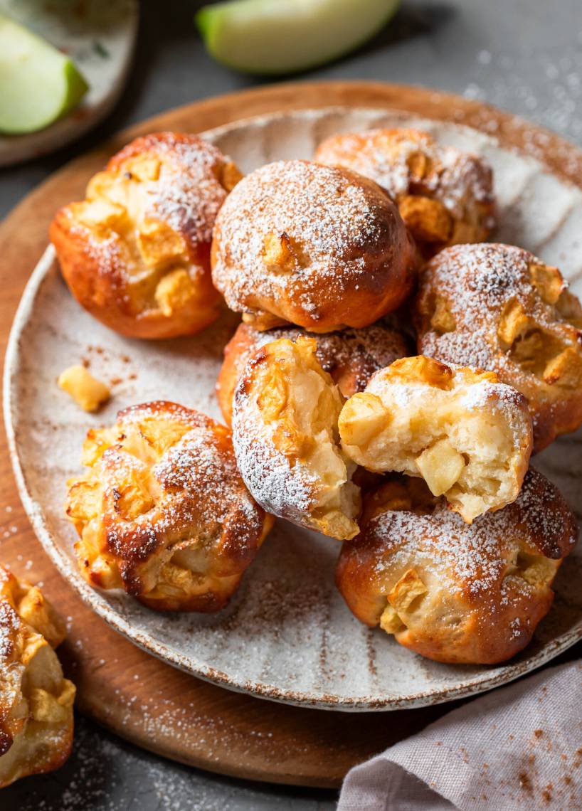 Szybkie pączki z jabłek i twarogu