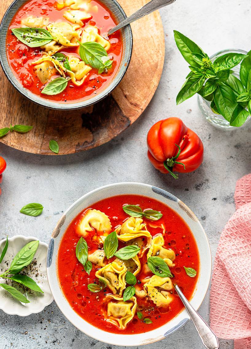 Zupa pomidorowa z tortellini w 15 minut