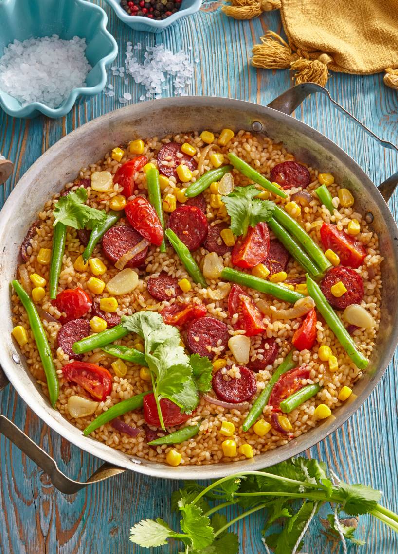 Paella z chorizo i kukurydzą
