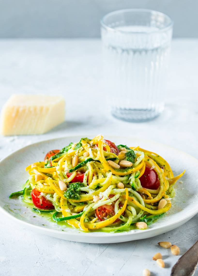 Spaghetti z cukinii z pesto