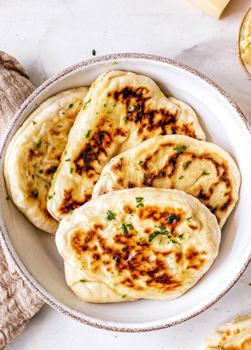 Chlebek naan z serem