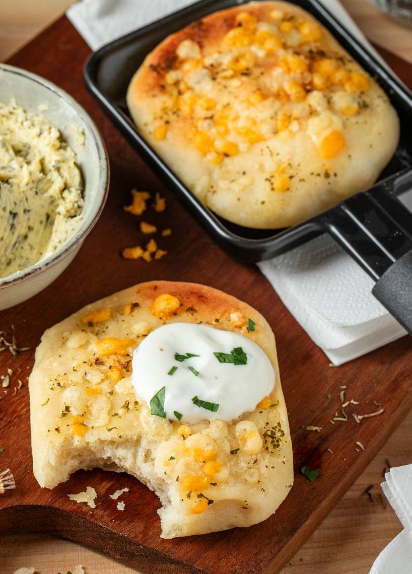 Chlebek w mini patelni do raclette