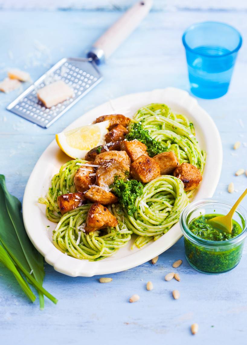 Spaghettini z kurczakiem i pesto z czosnku niedźwiedziego