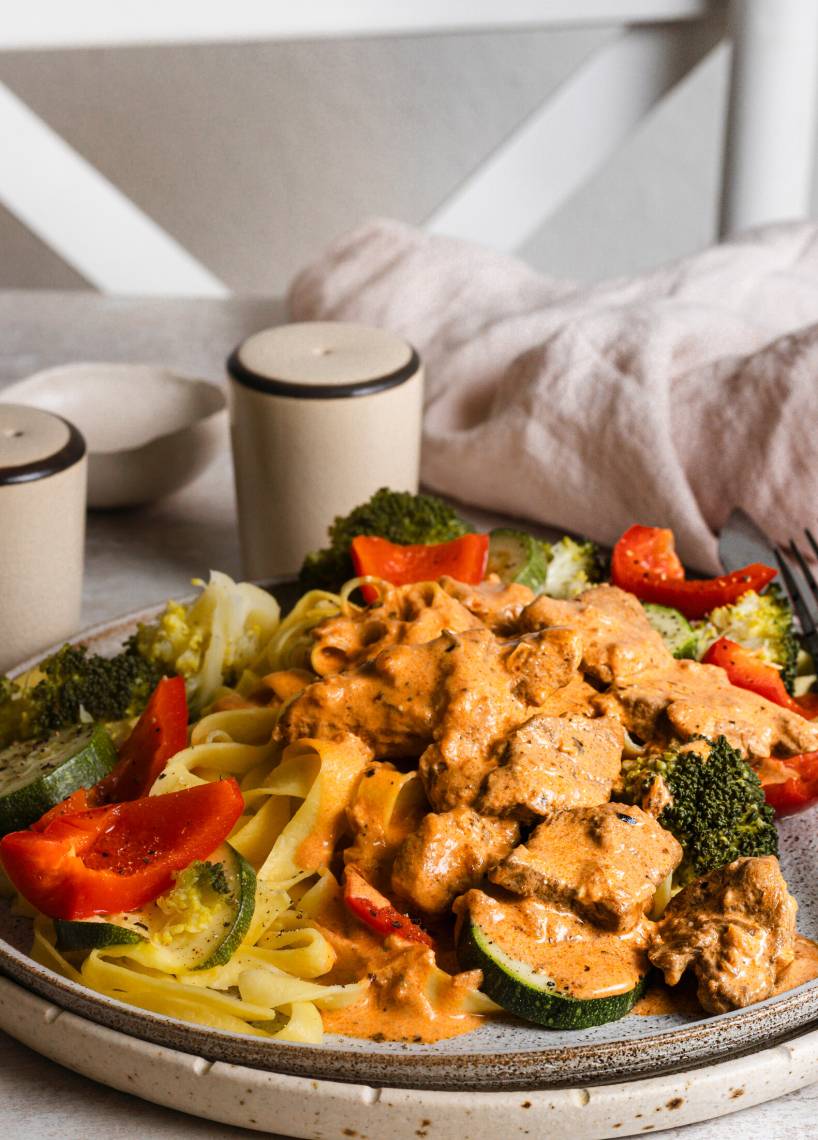 Wieprzowina w sosie śmietanowym z tagliatelle