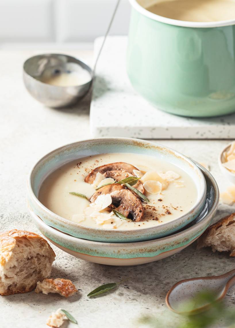 Zupa kalafiorowo- parmezanowa z grzybami