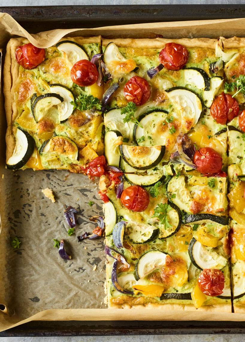Śródziemnomorska quiche z pomidorami i cukinią