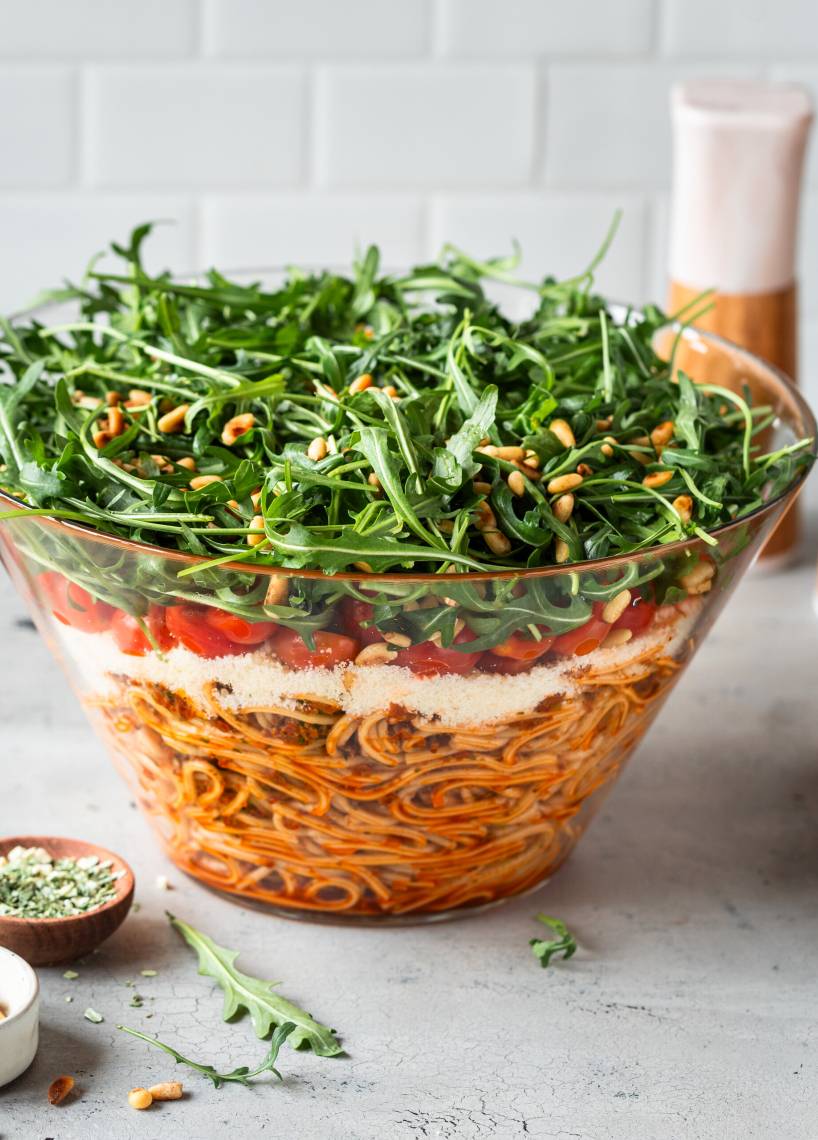 Włoska sałatka warstwowa ze spaghetti