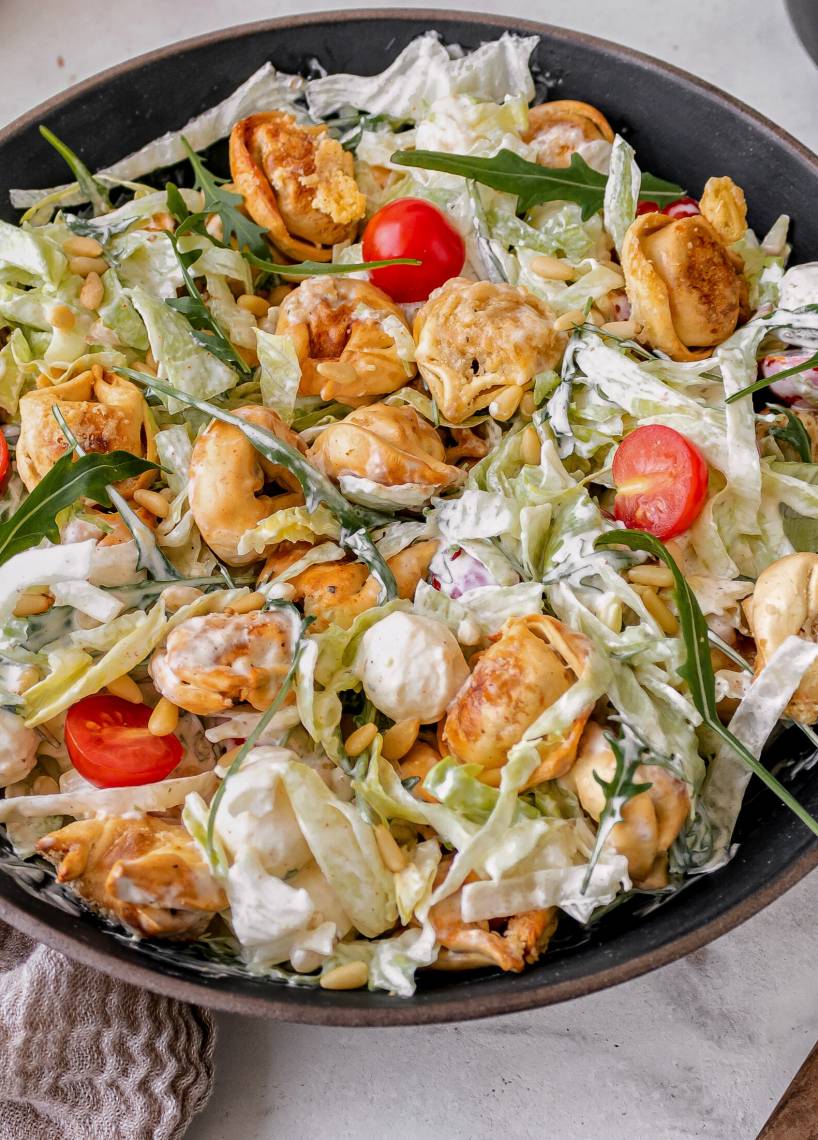 Chrupiąca sałatka z tortellini