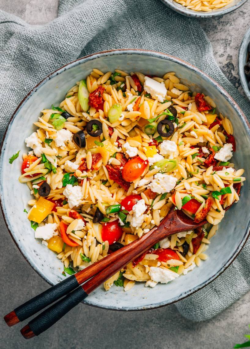 Sałatka paprykowa z orzo