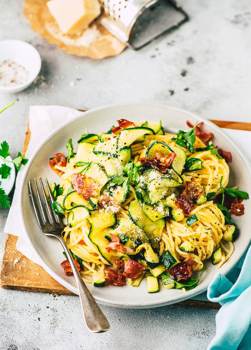 Spaghetti z carbonarą z cukinii