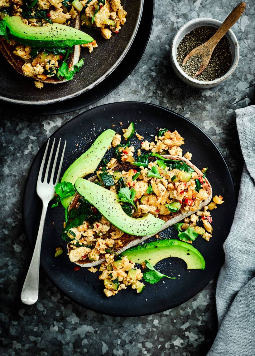 Tofu scramble z awokado