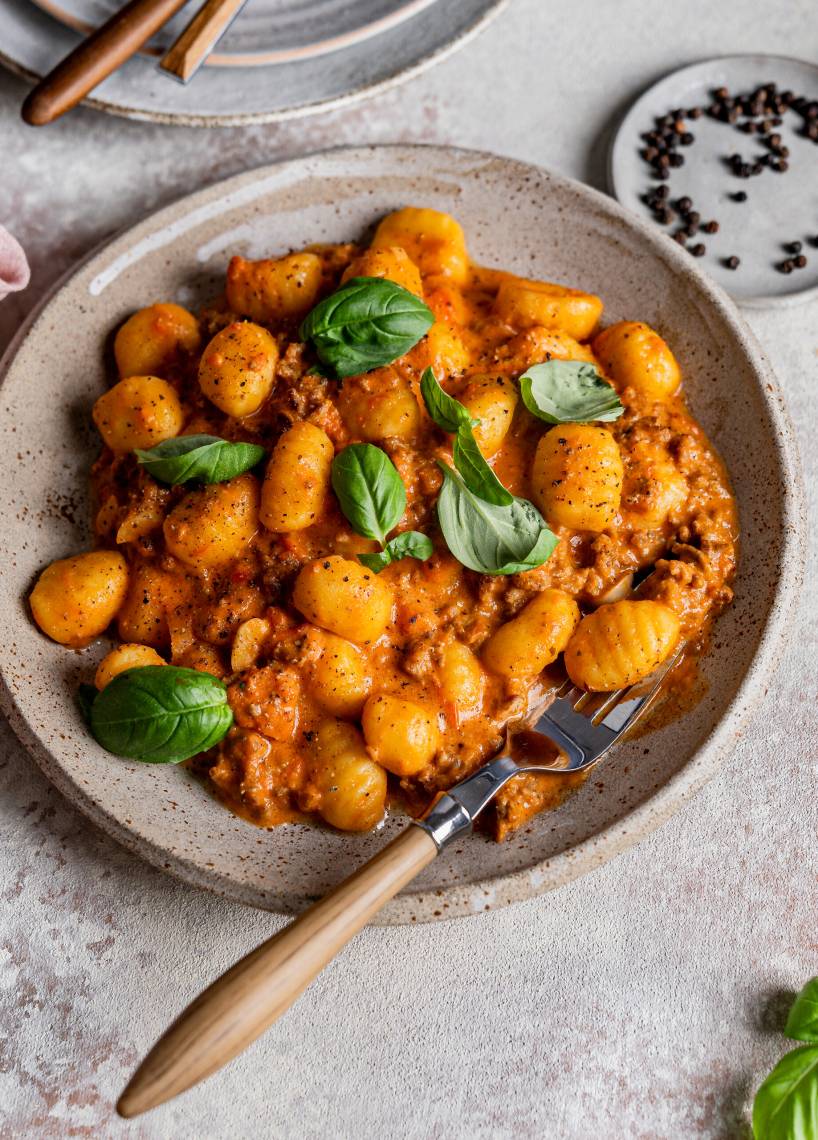 15-minutowe gnocchi z sosem bolońskim