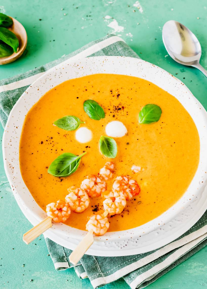 Zupa pomidorowo-mozzarellowa z szaszłykami z krewetek