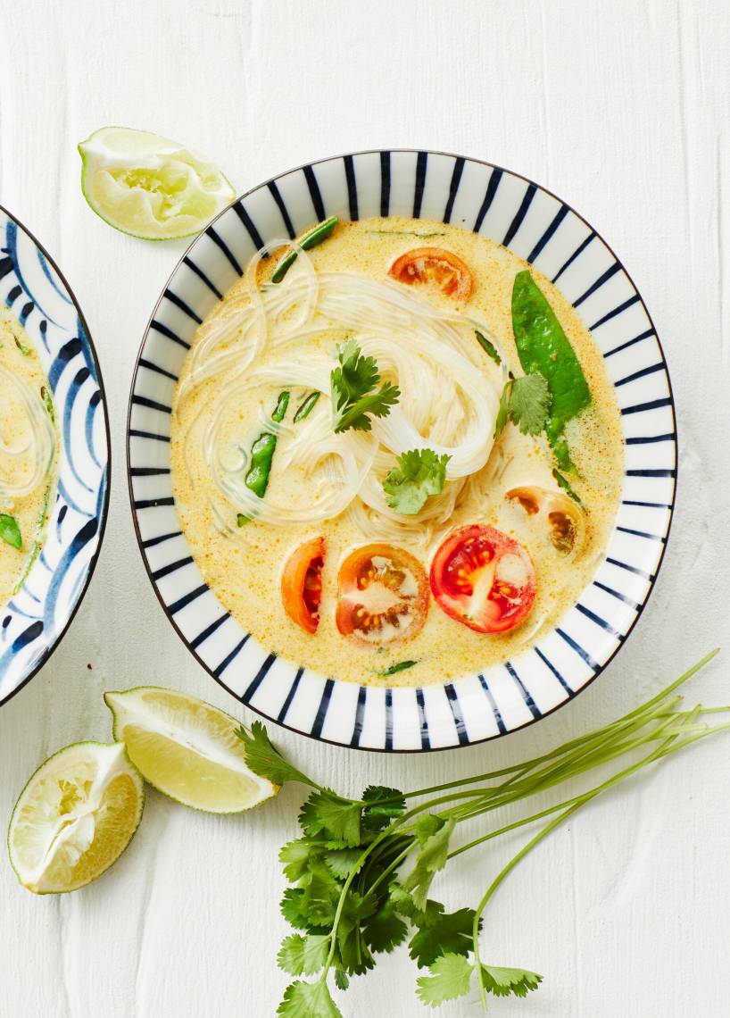 Tajska zupa curry z makaronem szklanym